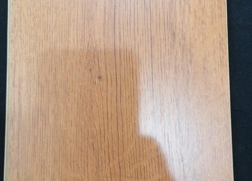 باركية خشبي ألماني لون بني على احمر سماكة 8 ملم رقم الصنف WA3203 سعر المتر شامل التوصيل والتركيب52 ريال